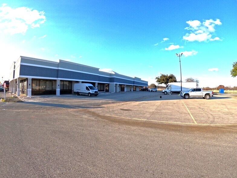 511 E Camp Wisdom Rd, Duncanville, TX à louer - Photo du bâtiment - Image 2 de 16