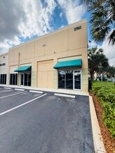 2750 Glades Cir, Weston, FL à louer Photo du bâtiment- Image 1 de 8