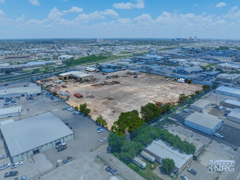 3209 W Industrial Ave, Midland, TX à louer - Photo du bâtiment - Image 3 de 9
