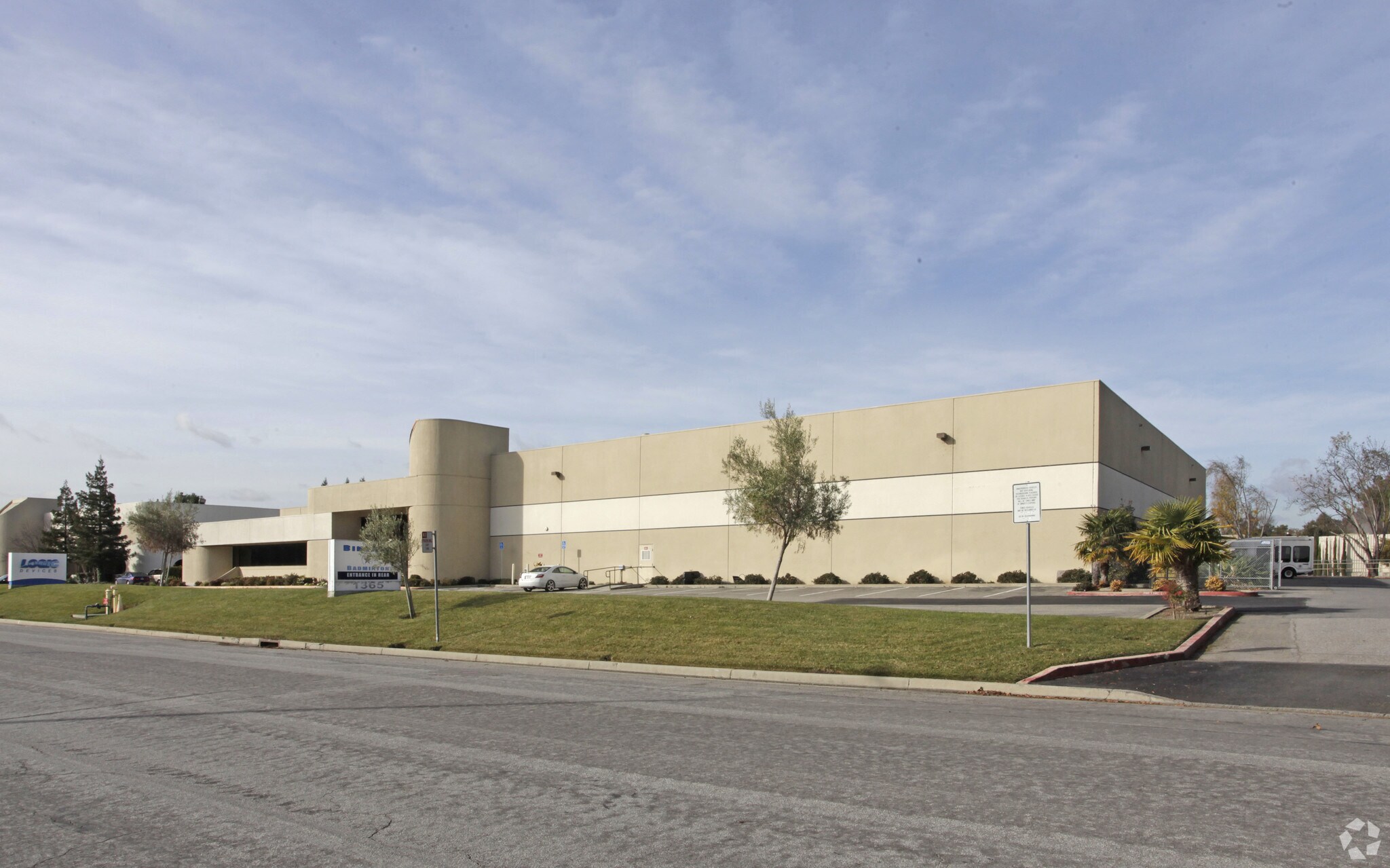 1365-1375 Geneva Dr, Sunnyvale, CA à louer Photo principale- Image 1 de 5