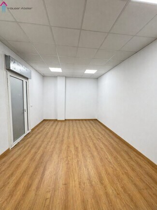 Plus de détails pour Multi-résidentiel à vendre