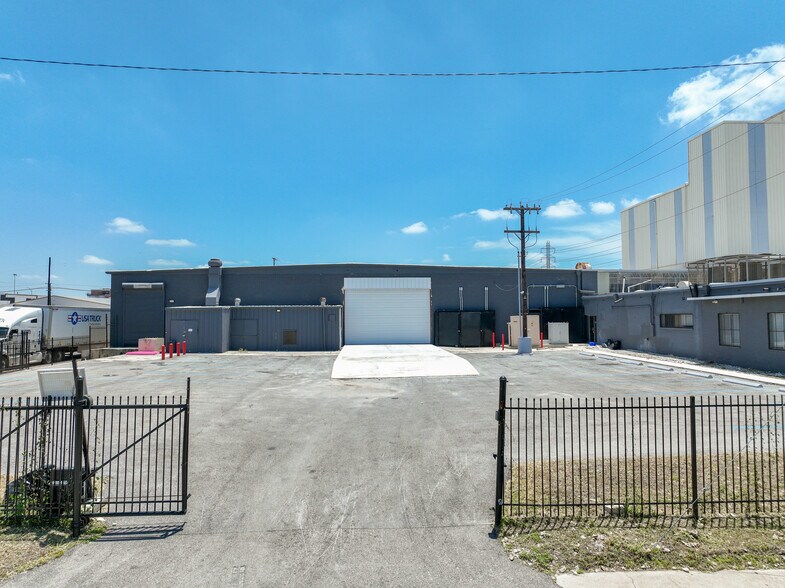 702 San Fernando St, San Antonio, TX à vendre - Photo du bâtiment - Image 3 de 17