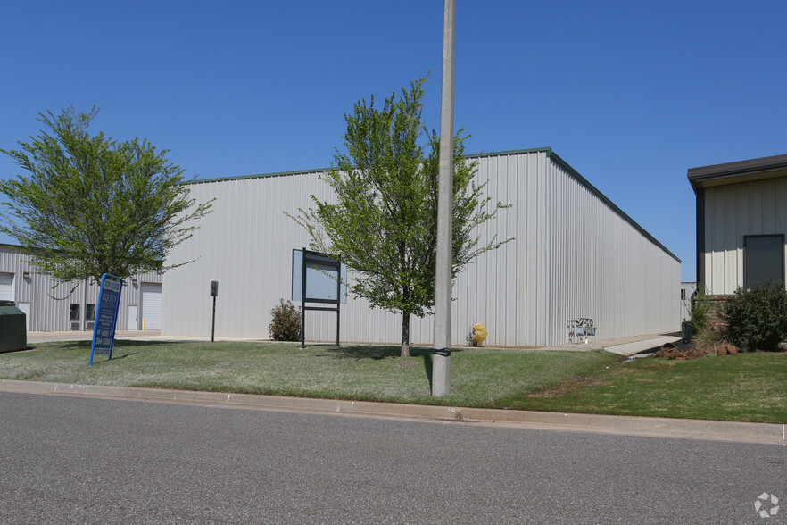 3333-3349 Deskin Dr, Norman, OK for lease - Building Photo - Image 3 of 6