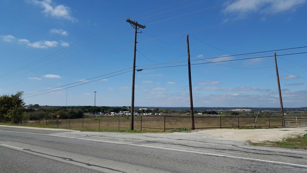 23755 N Interstate 35, New Braunfels, TX à vendre - Photo du bâtiment - Image 3 de 6