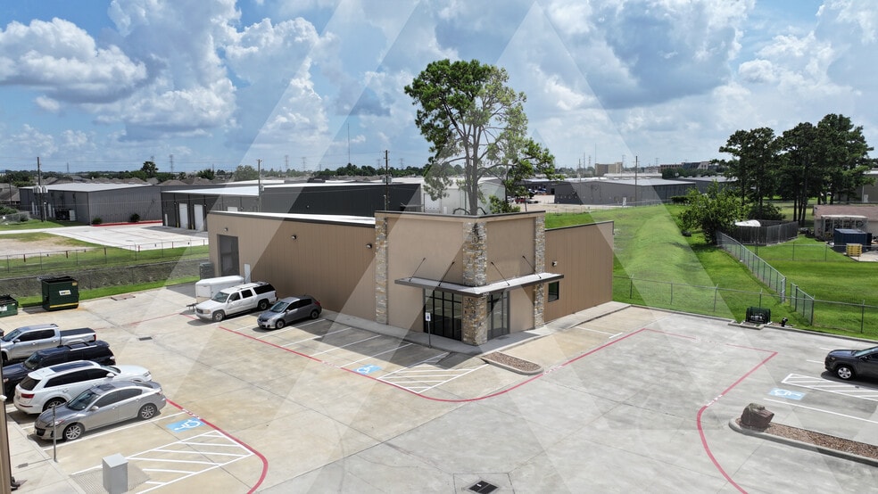 8460 N Sam Houston Pky W, Houston, TX for lease - Building Photo - Image 2 of 13