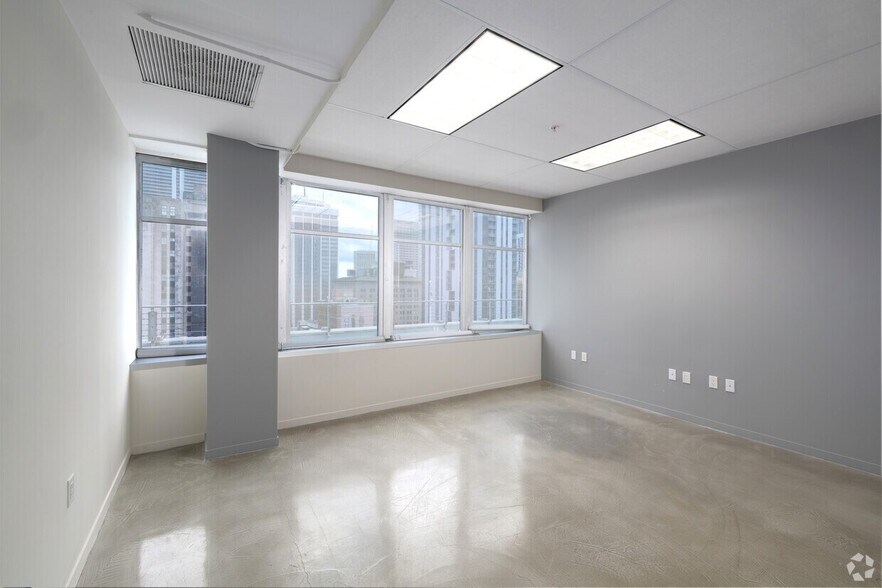 14 NE 1st Ave, Miami, FL à louer - Photo du bâtiment - Image 3 de 16