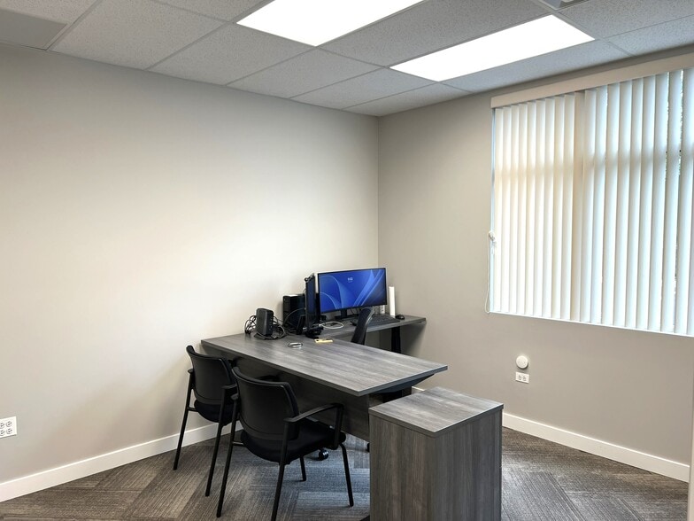 1256 Waterford Dr, Aurora, IL à vendre - Photo du bâtiment - Image 3 de 16