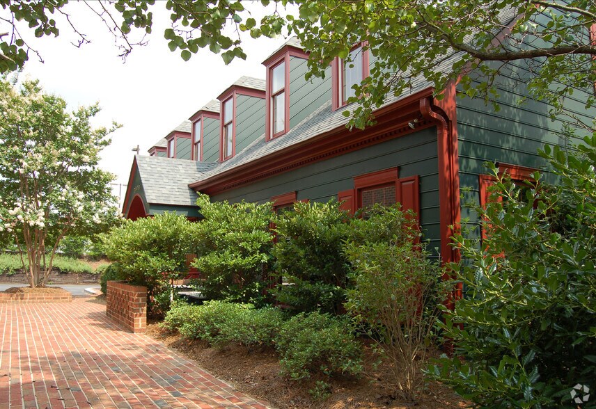 7808 Pineville-Matthews Rd, Charlotte, NC à louer - Photo du bâtiment - Image 3 de 14