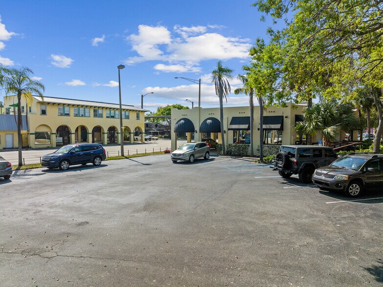 1060 21st St, Vero Beach, FL à louer - Photo du bâtiment - Image 2 de 5