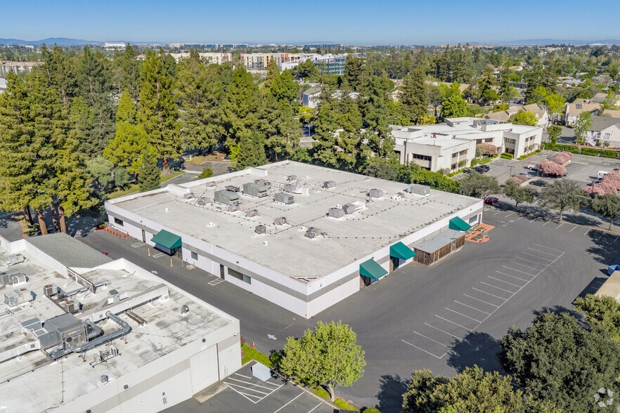 510 Oakmead Pky, Sunnyvale, CA à louer - Aérien - Image 3 de 4