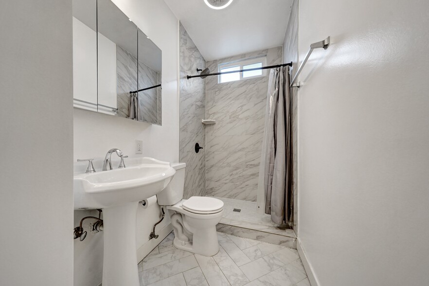 1216 N Kenmore Ave, Los Angeles, CA for sale - Building Photo - Image 3 of 17