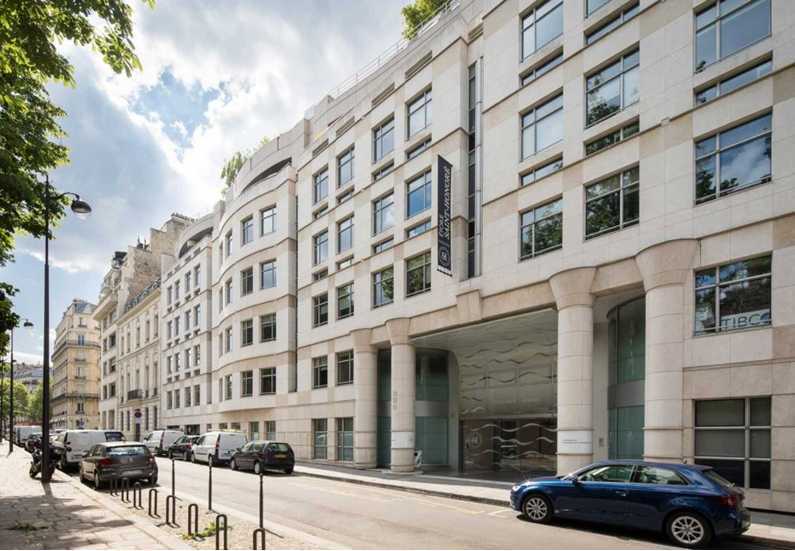 21-25 Rue Balzac, Paris à louer - Photo du bâtiment - Image 2 de 9