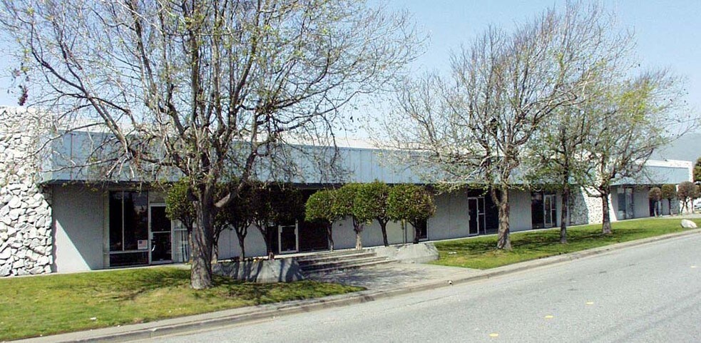 329-349 Littlefield Ave, South San Francisco, CA à louer - Photo du bâtiment - Image 2 de 9
