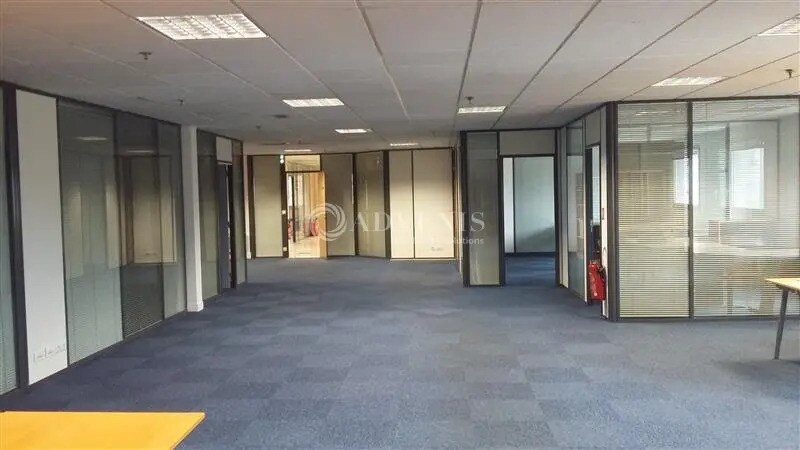 Office in Croissy-Beaubourg for lease - Interior Photo - Image 1 of 8