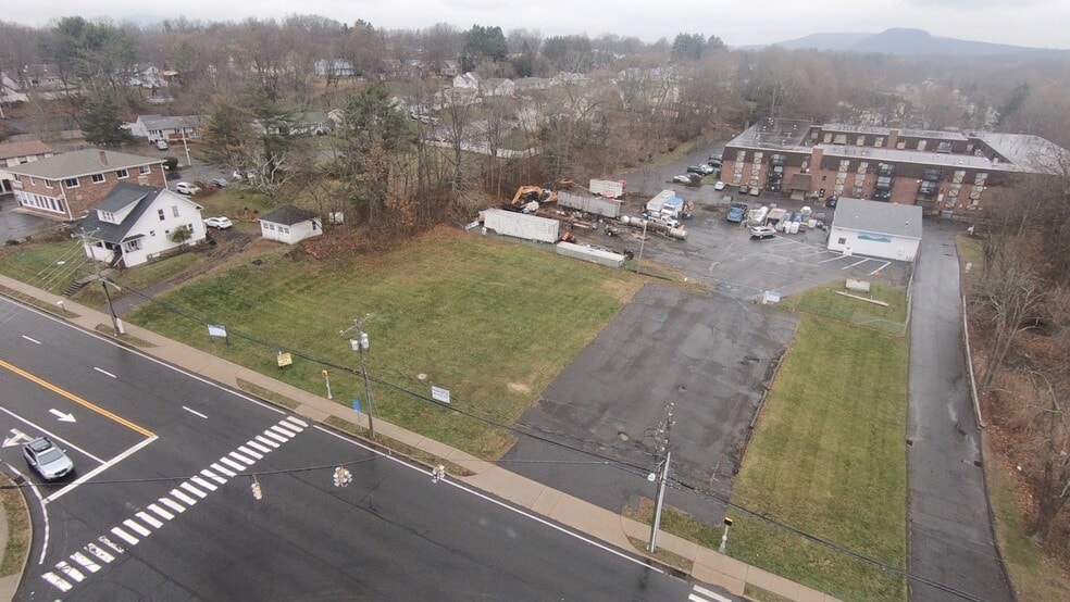 1268-1280 E Main St, Meriden, CT à vendre - Photo du bâtiment - Image 2 de 9