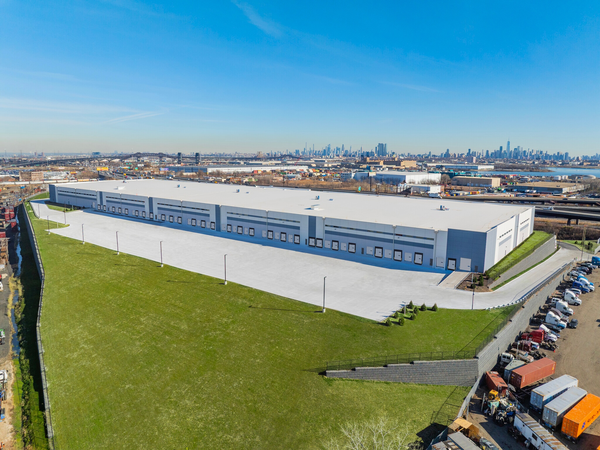 105-161 Hyatt Ave, Newark, NJ for lease Building Photo- Image 1 of 16