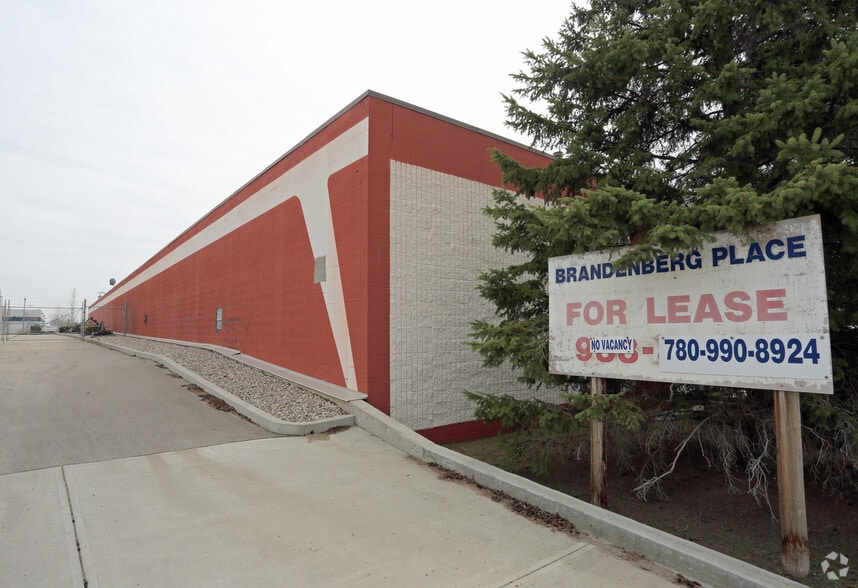 9803-9827 33 Av NW, Edmonton, AB for lease - Building Photo - Image 3 of 6