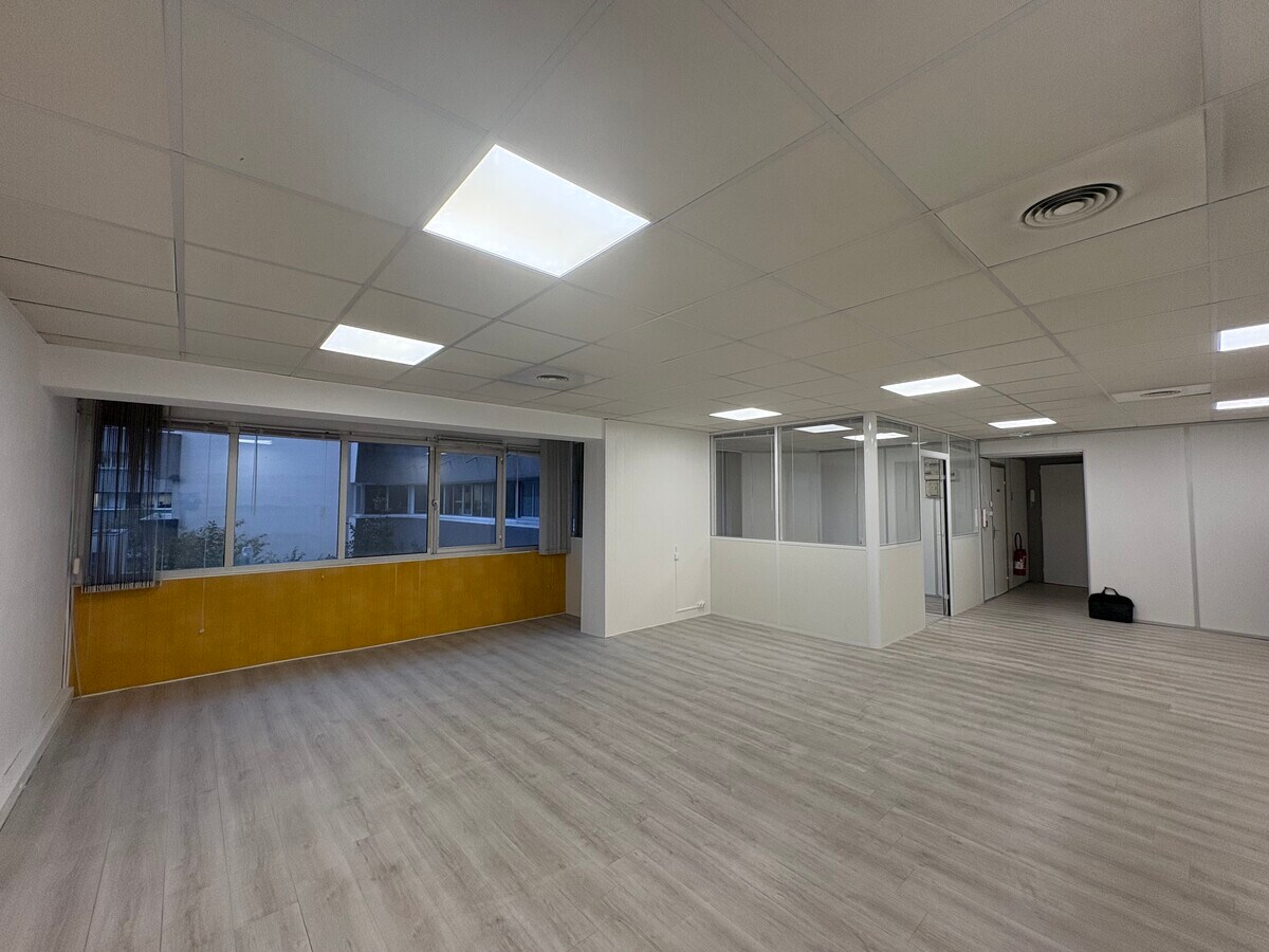 74 Rue Georges Bonnac, Bordeaux, GIR 33000 - Unit tour 3 -  - Interior Photo - Image 2 of 5