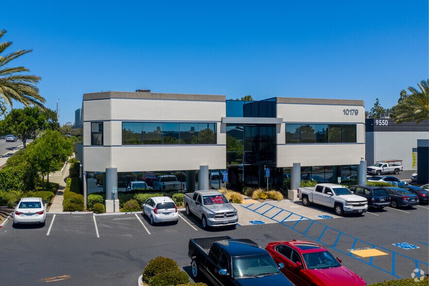 10179 Huennekens St, San Diego, CA à louer - Photo du bâtiment - Image 3 de 3