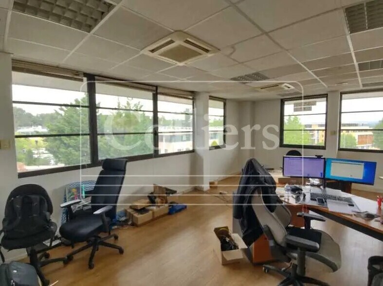 Office in Aix-en-Provence for lease - Building Photo - Image 2 of 8