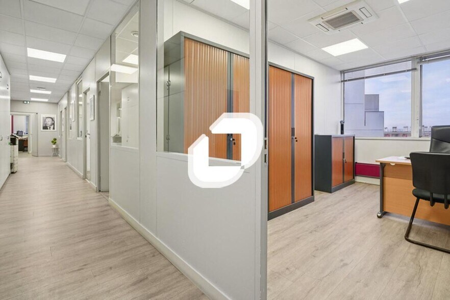 Bureau dans Maisons-Alfort à vendre - Photo du bâtiment - Image 3 de 11