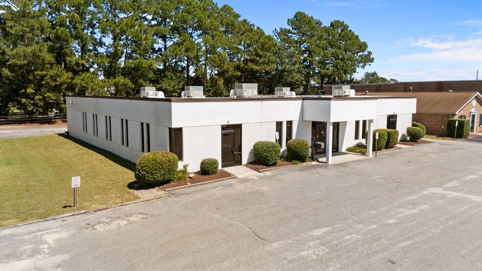 301 Plaza Dr, Greenville, NC à louer - Photo du bâtiment - Image 2 de 12