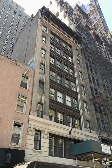 102 W 38th St, New York, NY à louer - Photo du bâtiment - Image 3 de 4