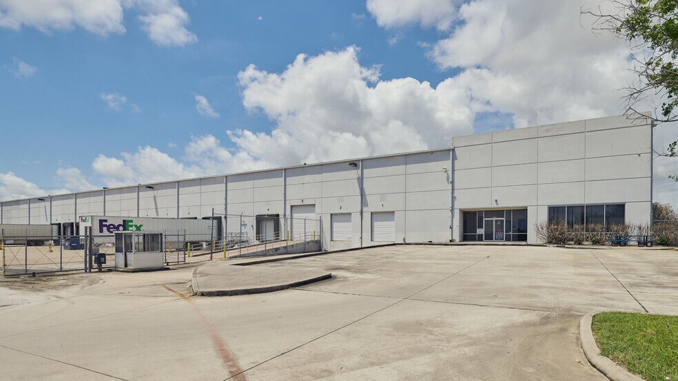 11503 Highway 225, La Porte, TX à louer - Photo du bâtiment - Image 2 de 2