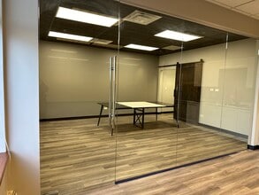 1275 Davis Rd, Elgin, IL for lease Interior Photo- Image 2 of 4