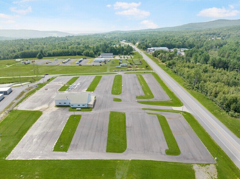 880 John Stark Hwy, Newport, NH à vendre - Photo du bâtiment - Image 2 de 2