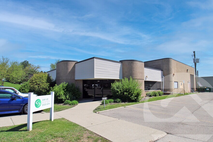 37655 Interchange Drive, Farmington Hills, MI à louer - Photo du bâtiment - Image 2 de 7