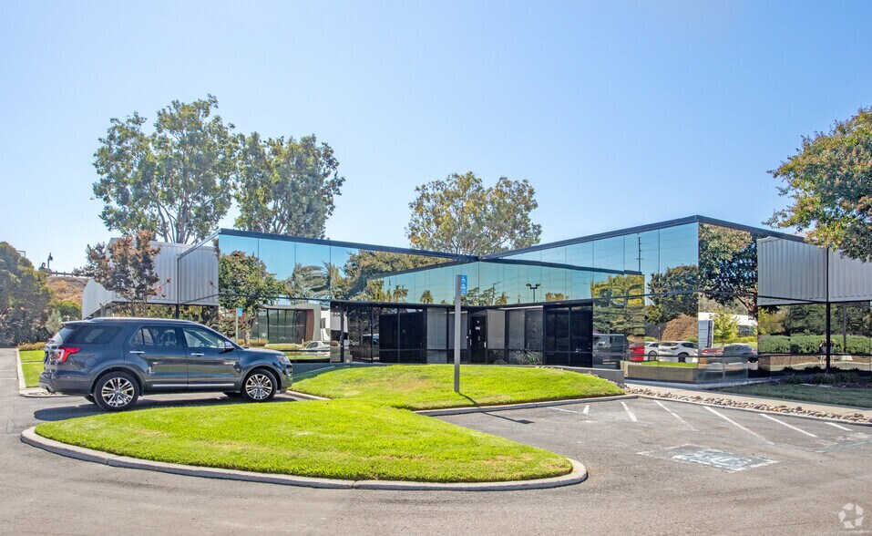 1800 Wyatt Dr, Santa Clara, CA à louer - Photo du bâtiment - Image 3 de 10