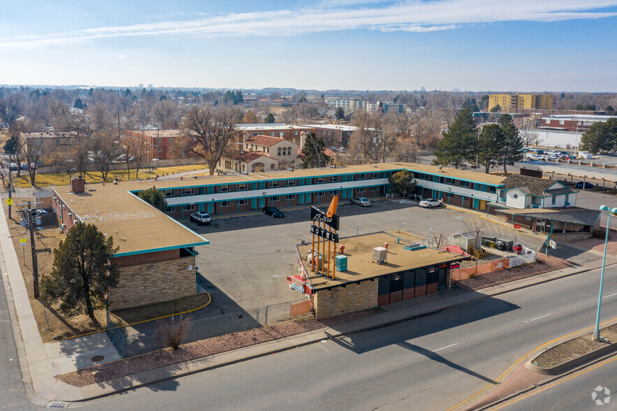 9100 E Colfax Ave, Aurora, CO à vendre - Photo principale - Image 1 de 5