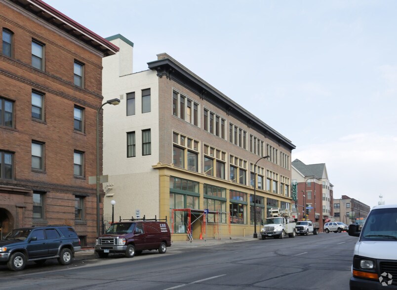 1201 Hennepin Ave, Minneapolis, MN à louer - Photo du bâtiment - Image 2 de 4