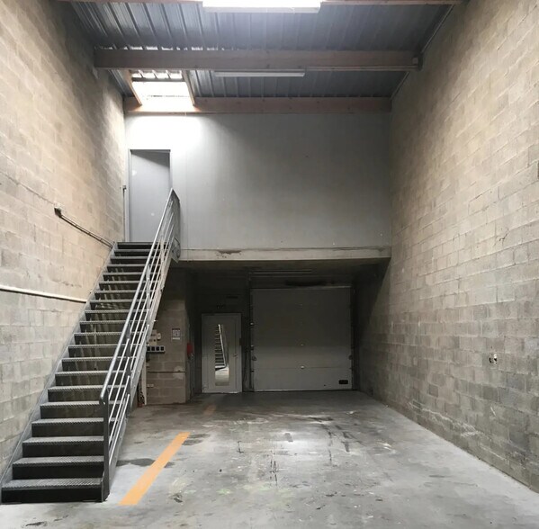 Flex in Ozoir-la-Ferrière for lease - Interior Photo - Image 3 of 4