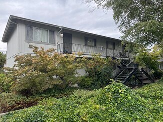 Plus de détails pour 305 NE C St, Grants Pass, OR - Multi-résidentiel à vendre