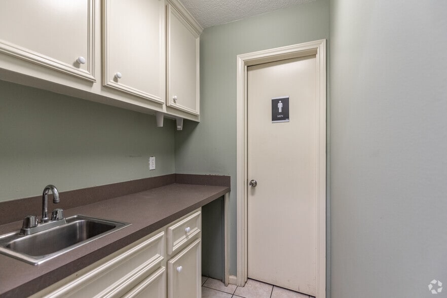 6735 Theall Rd, Houston, TX à vendre - Photo intérieure - Image 3 de 10