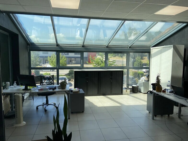Retail in Le Tholonet for sale - Interior Photo - Image 3 of 3