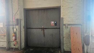 159 Singleton St, Woonsocket, RI à louer Photo intérieure- Image 2 de 8