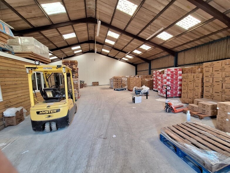 Hale Bourne Lane, Chobham for lease - Interior Photo - Image 2 of 2