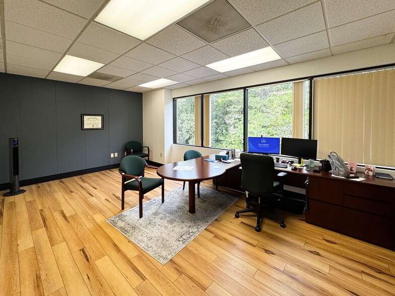 101 Conner Dr, Chapel Hill, NC for sale - Building Photo - Image 2 of 7