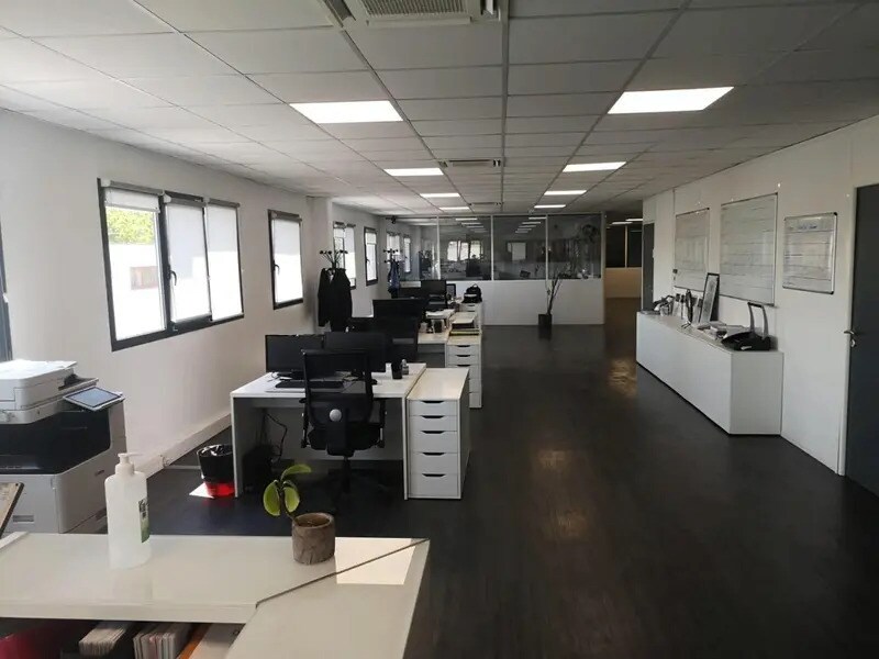 Local d'activités dans Neuilly-Plaisance à vendre Photo intérieure- Image 1 de 10
