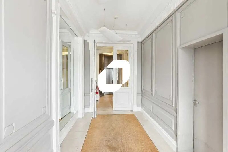 Office in Bordeaux for lease Interior Photo- Image 1 of 14