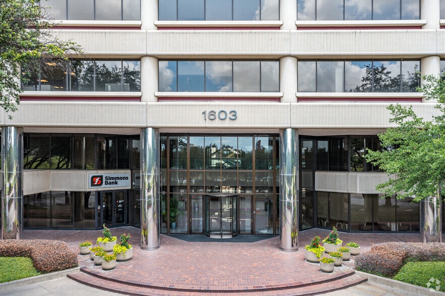 1603 Lyndon B Johnson Fwy, Dallas, TX for lease - Building Photo - Image 3 of 9