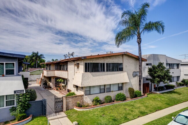 More details for 10919 Pioneer Blvd, Santa Fe Springs, CA - Multifamily for Sale