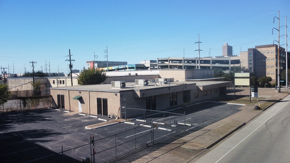 500 S Jennings Ave, Fort Worth, TX à vendre - Photo du bâtiment - Image 2 de 6