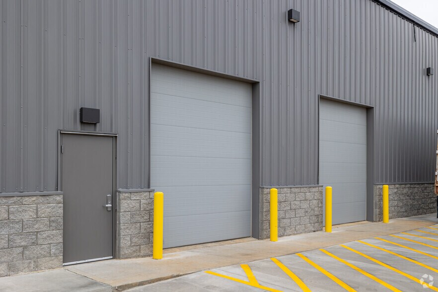 1707 W Industrial Dr, Rogers, AR à louer - Photo du bâtiment - Image 3 de 5