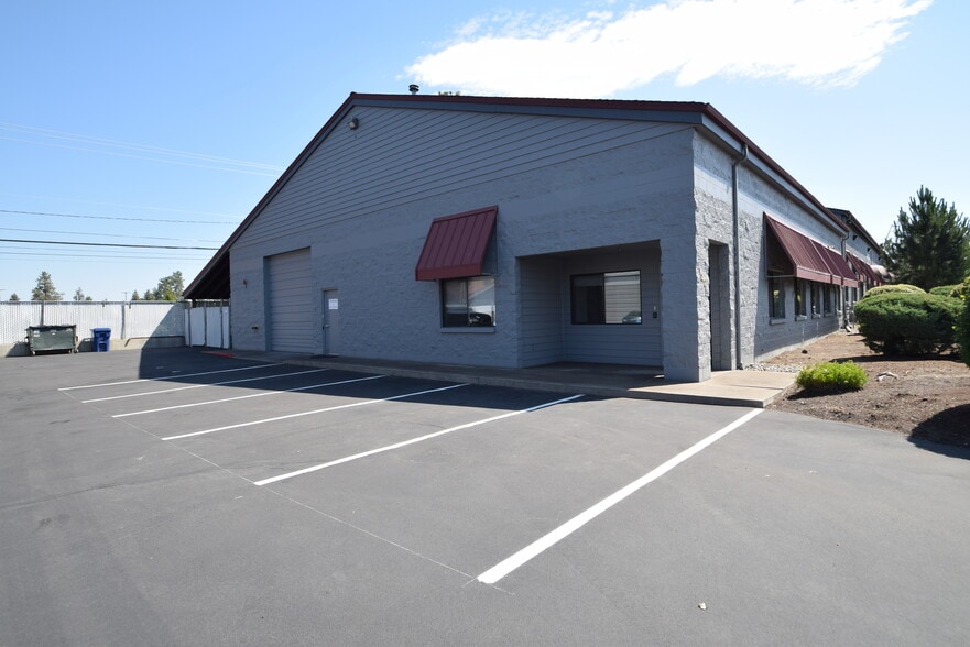 742-746 SE Glenwood Dr, Bend, OR for lease - Building Photo - Image 3 of 13