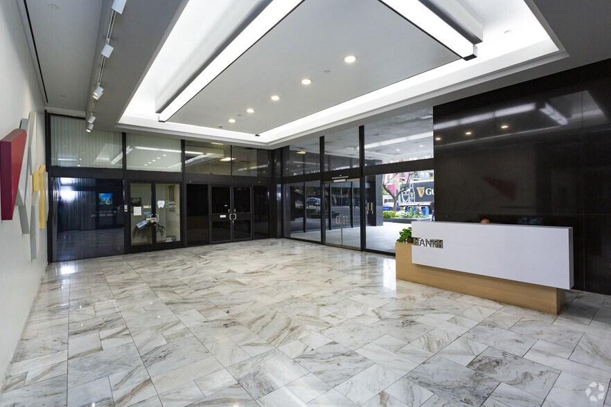 3660 Wilshire Blvd, Los Angeles, CA à louer - Hall d’entrée - Image 3 de 11