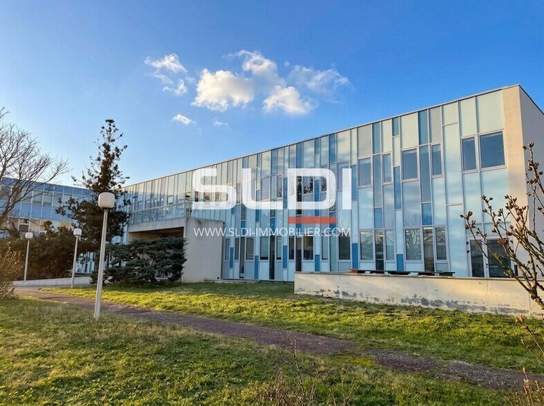 390-392 Rue Des Mercières, Rillieux-la-Pape for lease - Building Photo - Image 1 of 6